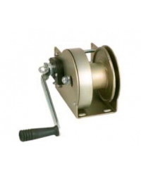 Self-locking towing winch